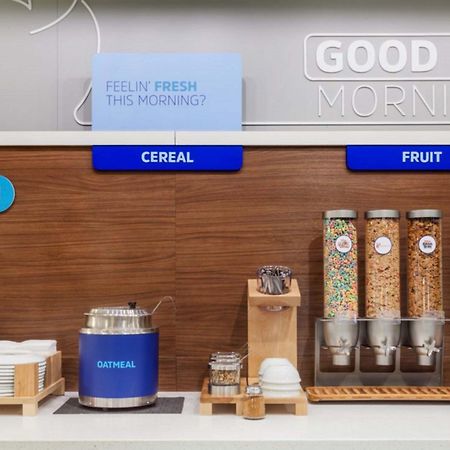 Holiday Inn Express Forest City By Ihg Zewnętrze zdjęcie