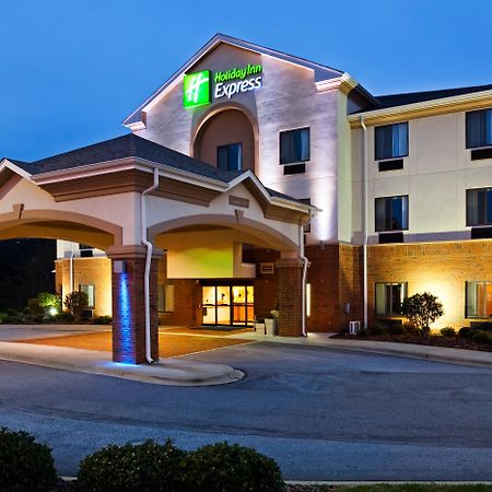 Holiday Inn Express Forest City By Ihg Zewnętrze zdjęcie