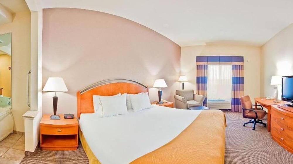Holiday Inn Express Forest City By Ihg Zewnętrze zdjęcie