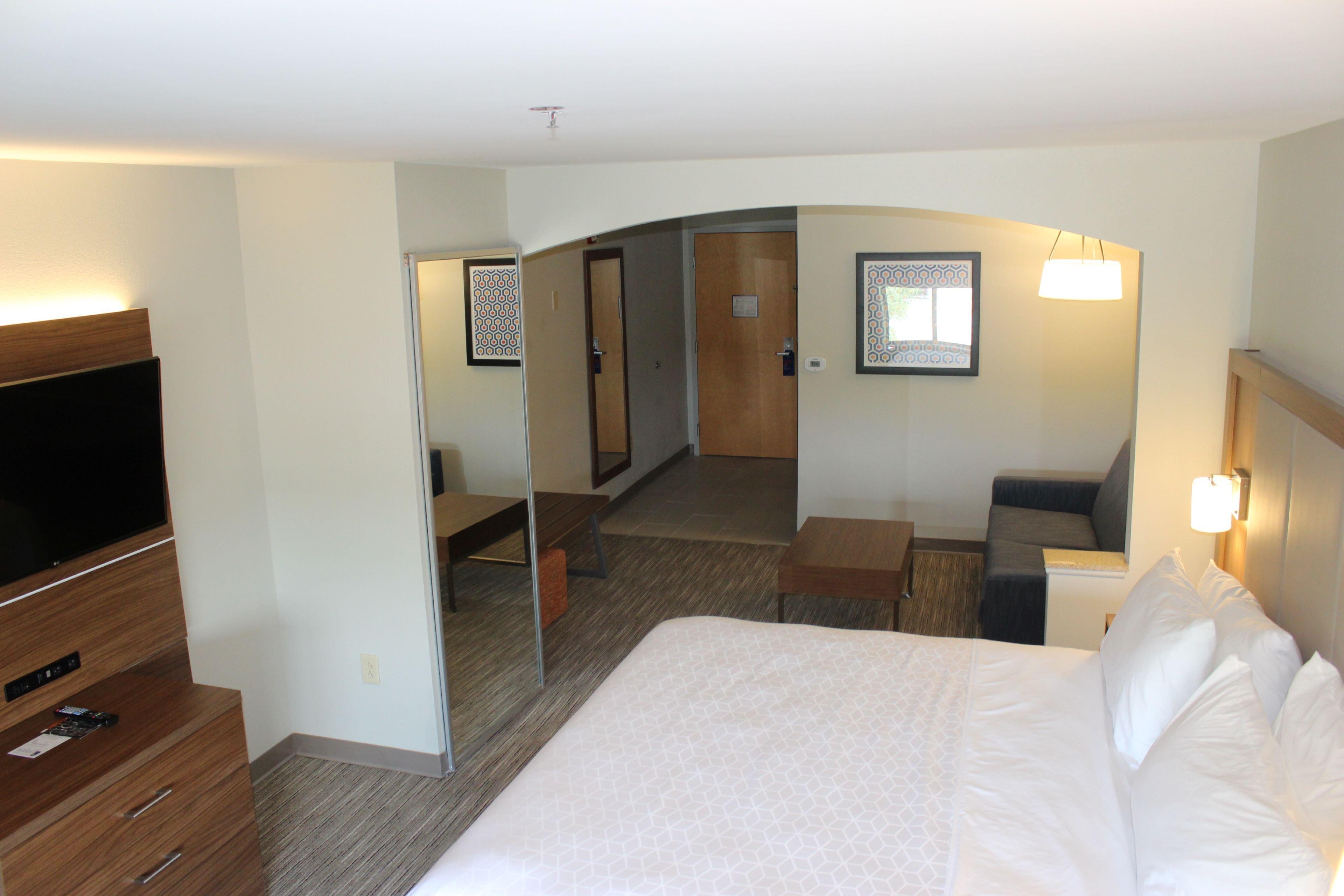 Holiday Inn Express Forest City By Ihg Zewnętrze zdjęcie