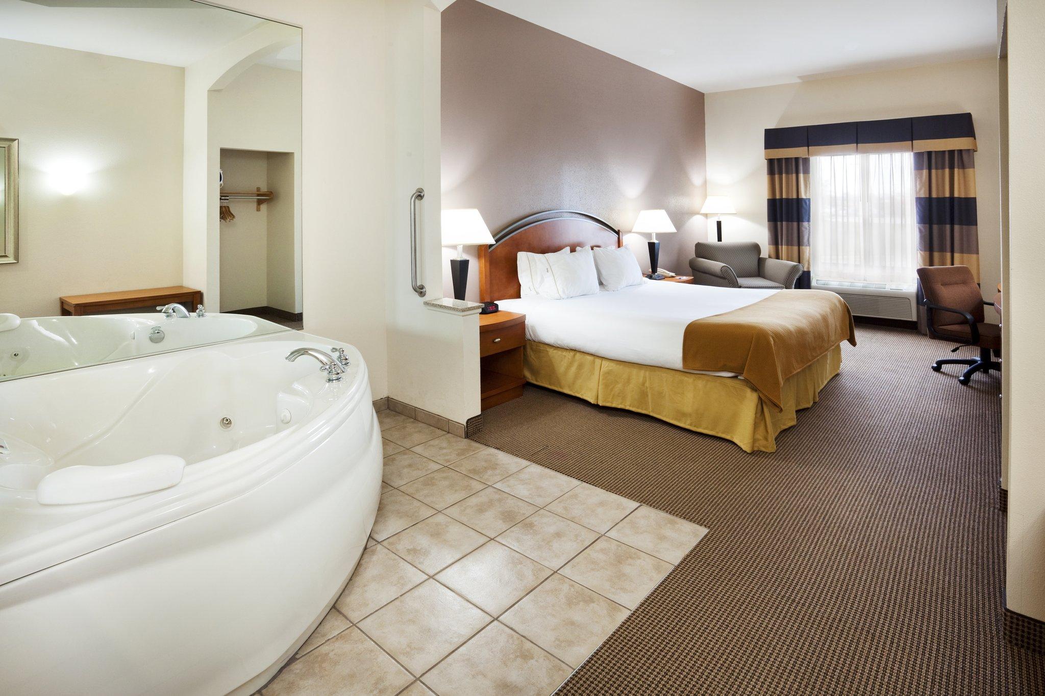 Holiday Inn Express Forest City By Ihg Pokój zdjęcie