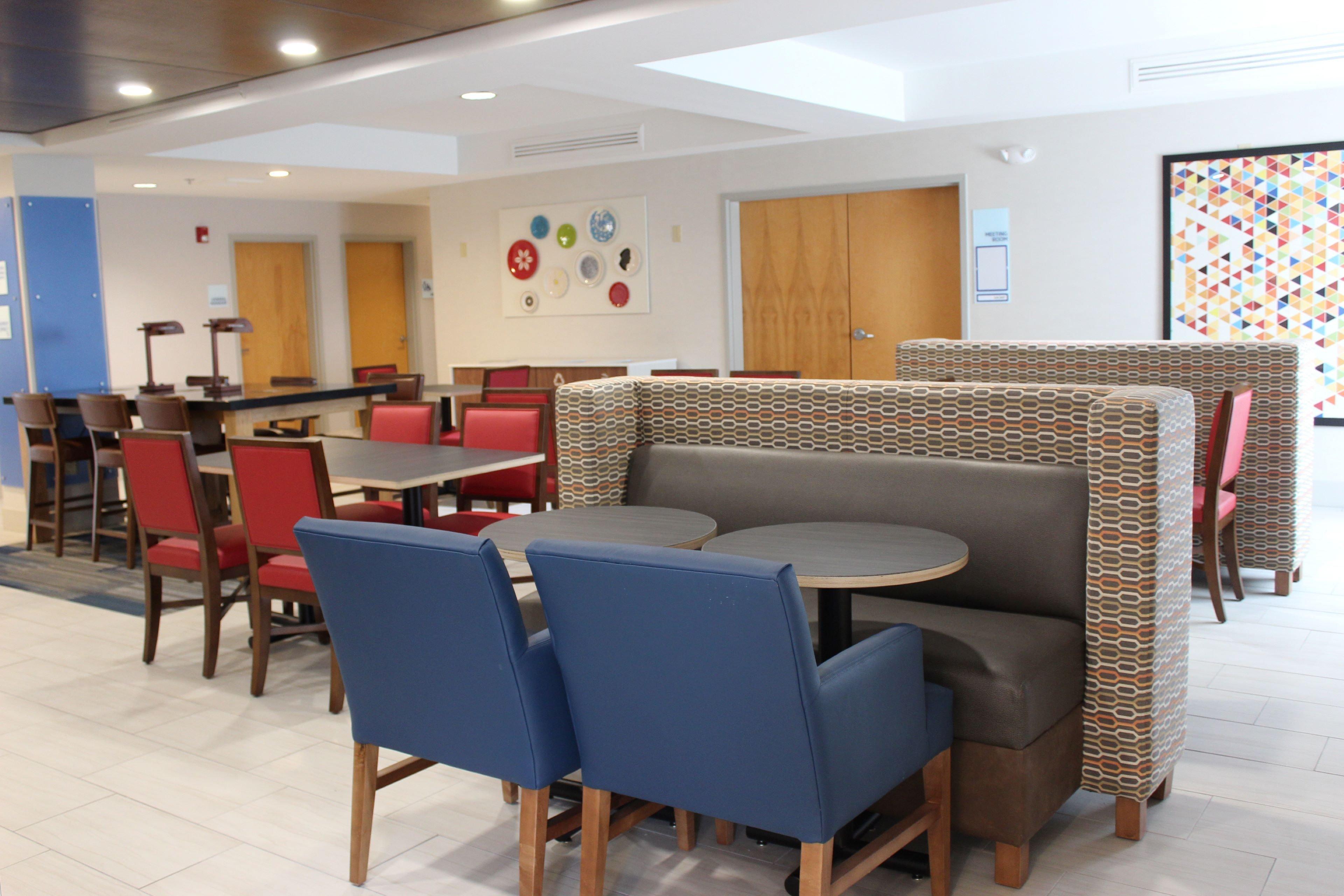 Holiday Inn Express Forest City By Ihg Zewnętrze zdjęcie