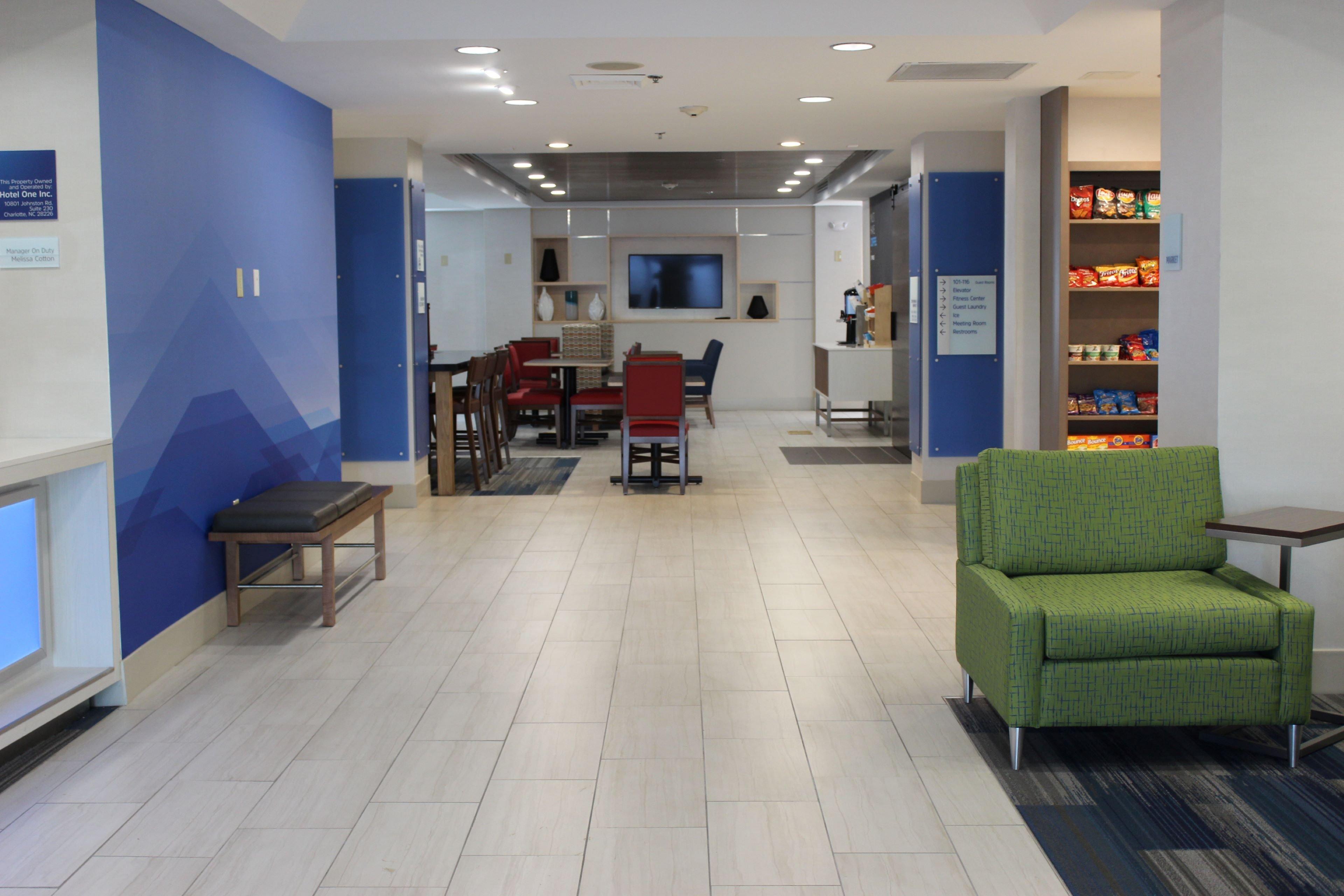 Holiday Inn Express Forest City By Ihg Zewnętrze zdjęcie