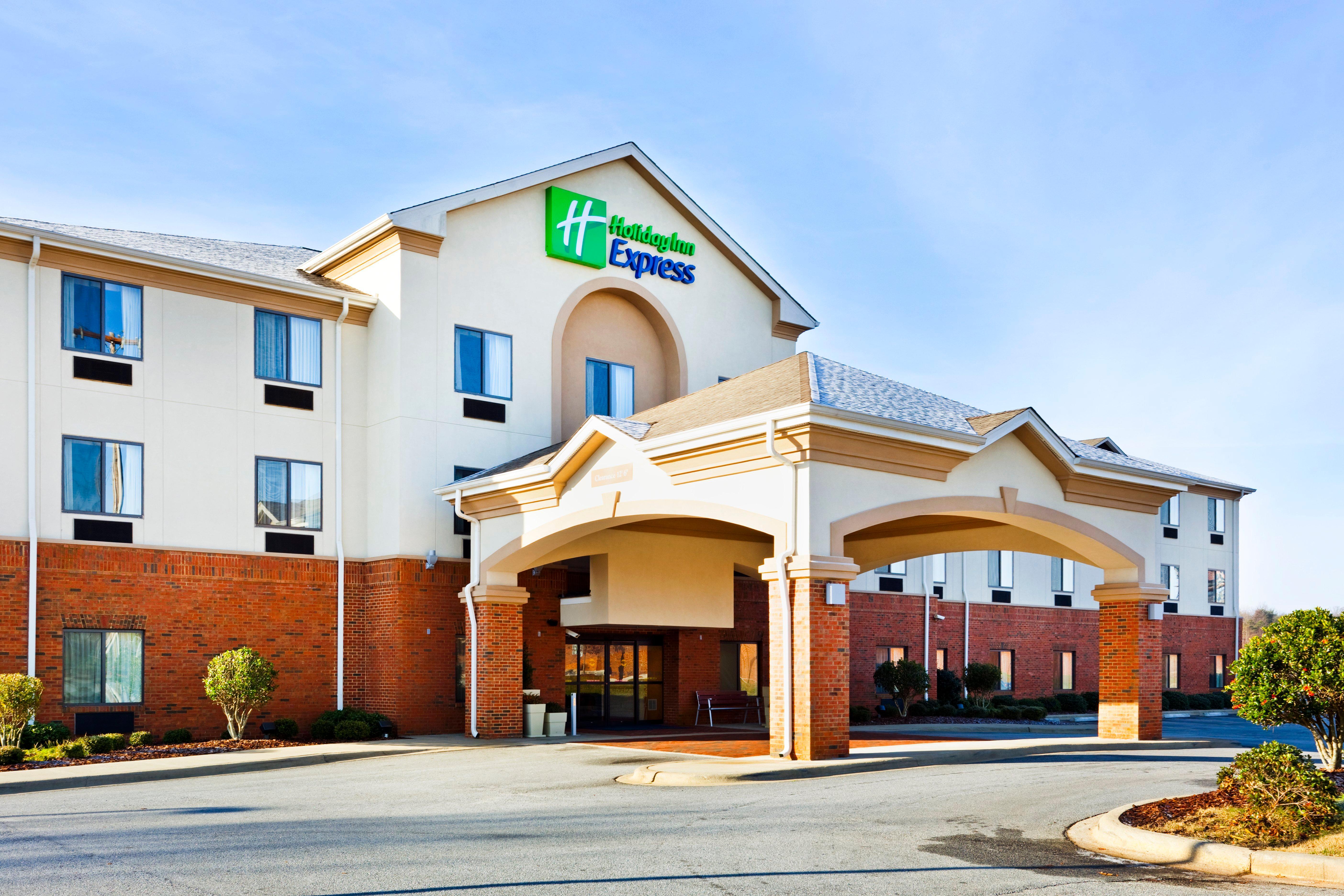 Holiday Inn Express Forest City By Ihg Zewnętrze zdjęcie