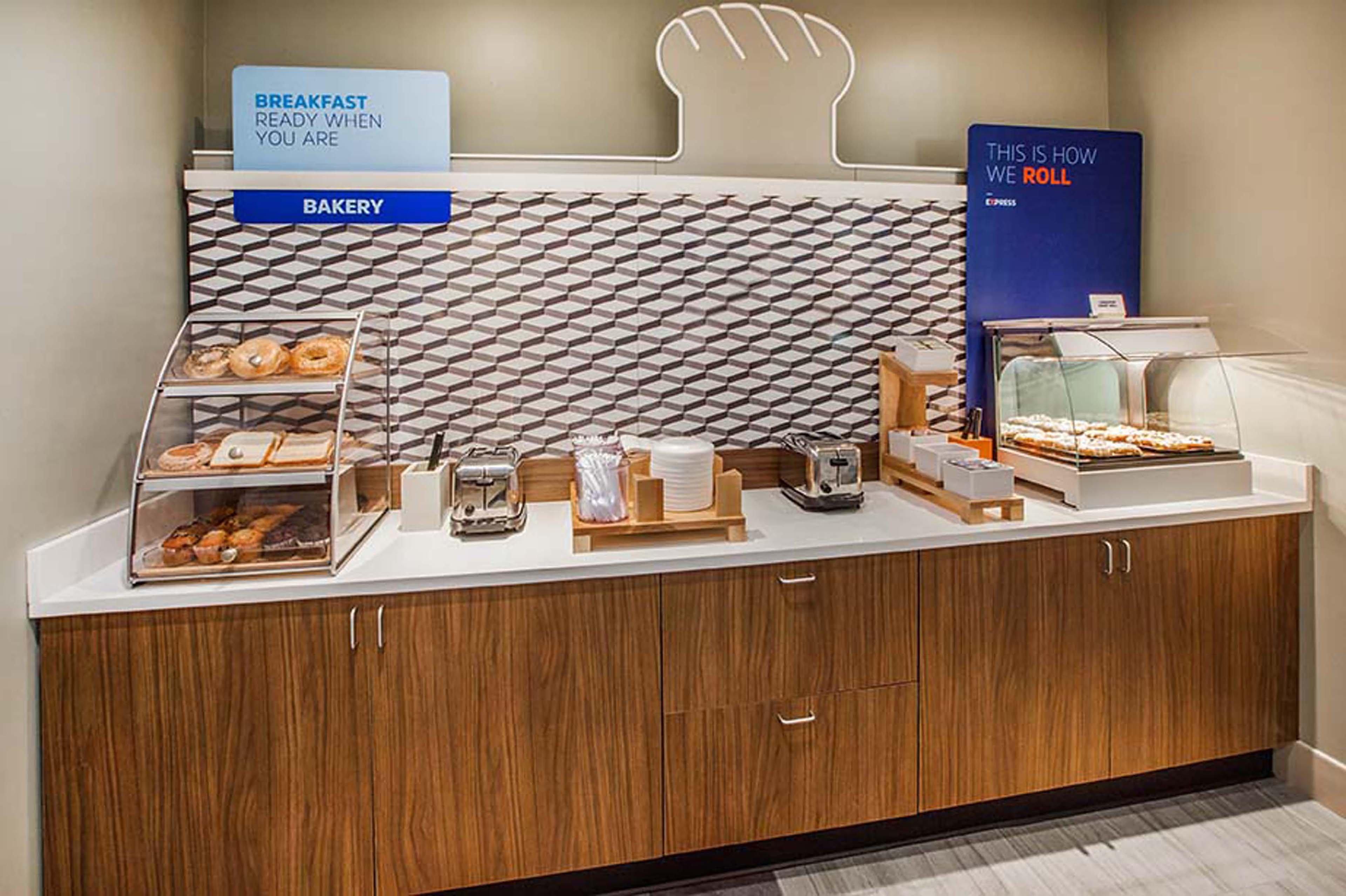 Holiday Inn Express Forest City By Ihg Zewnętrze zdjęcie