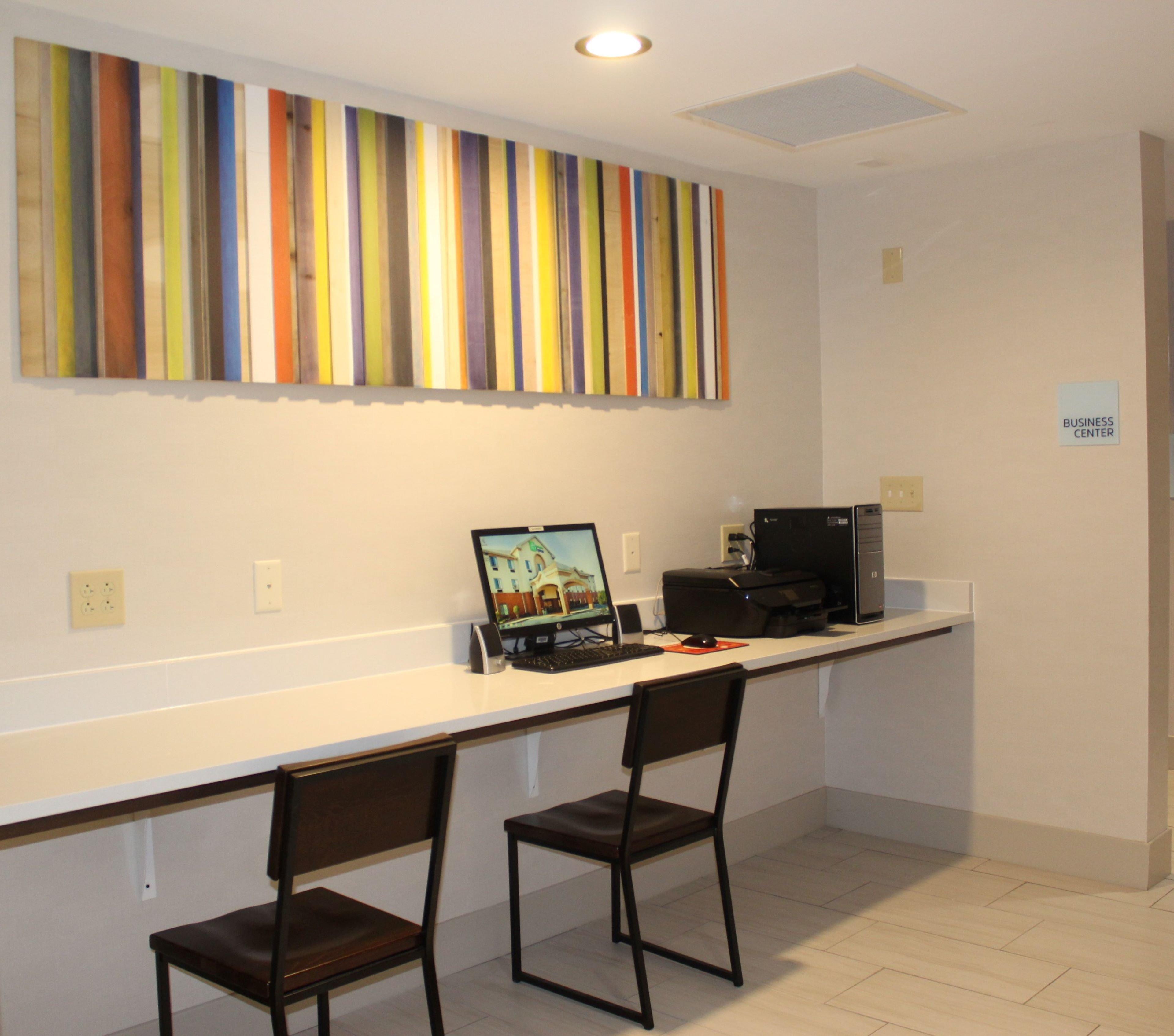 Holiday Inn Express Forest City By Ihg Zewnętrze zdjęcie