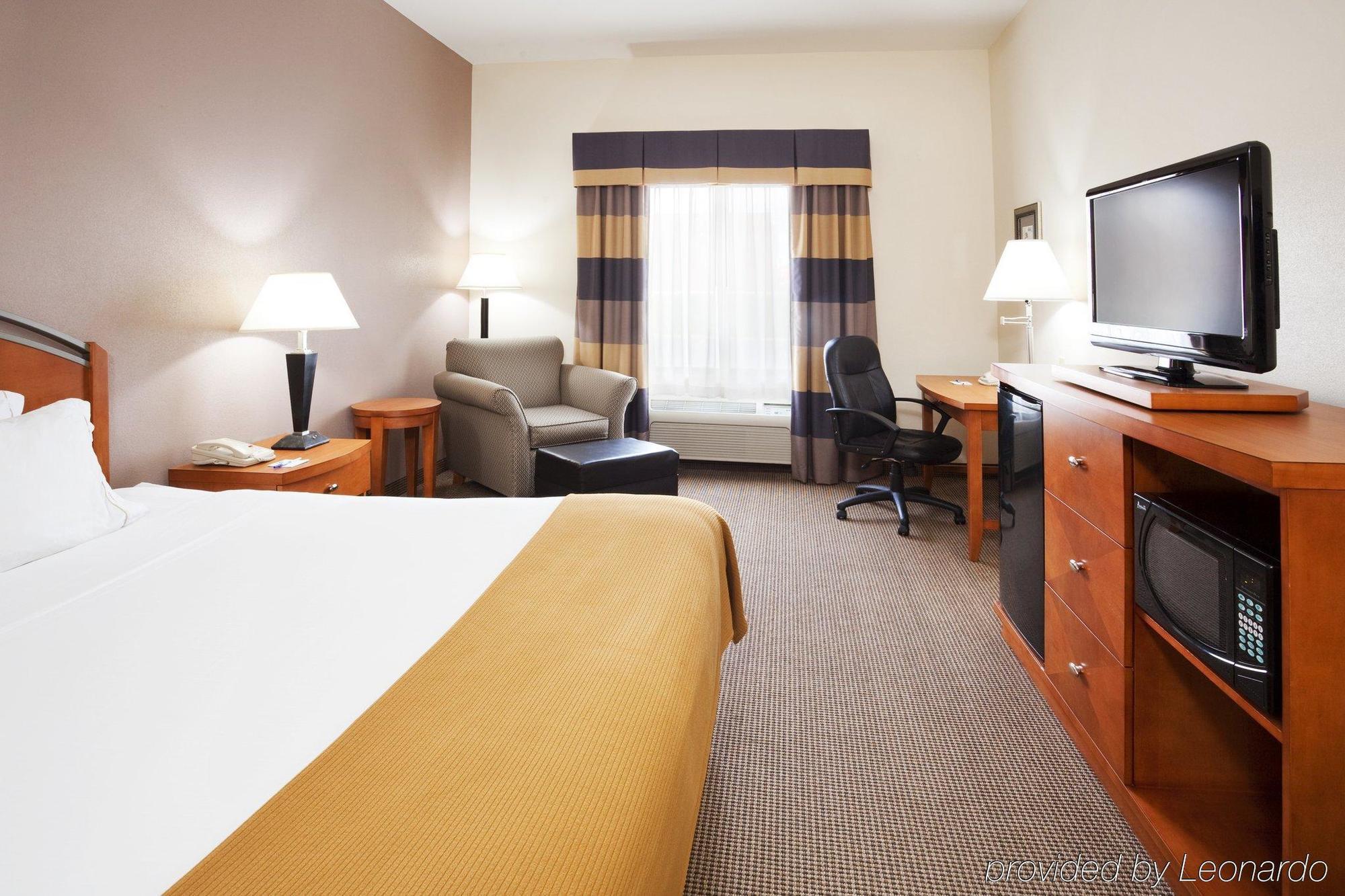 Holiday Inn Express Forest City By Ihg Zewnętrze zdjęcie