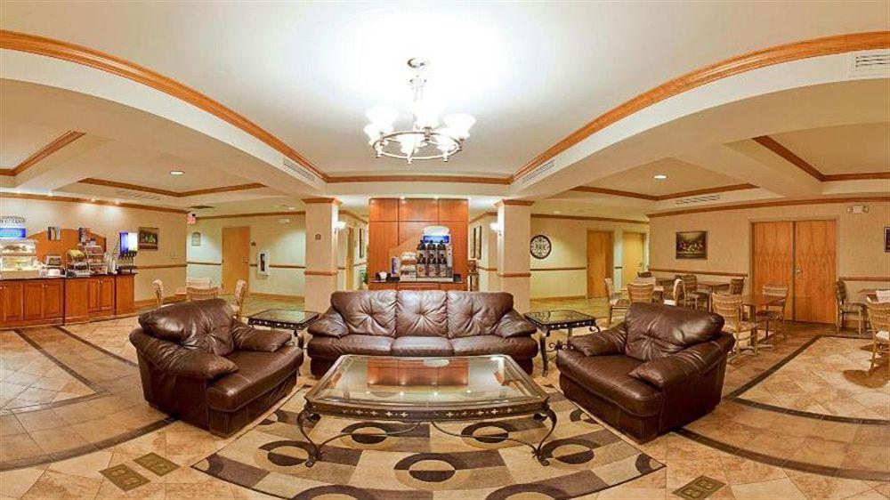 Holiday Inn Express Forest City By Ihg Zewnętrze zdjęcie
