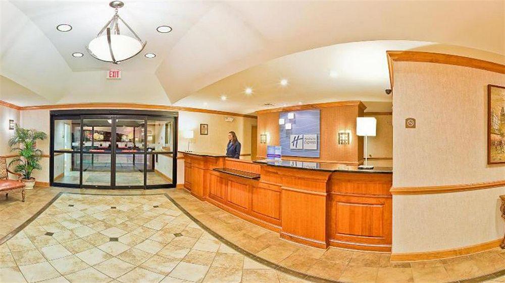 Holiday Inn Express Forest City By Ihg Zewnętrze zdjęcie