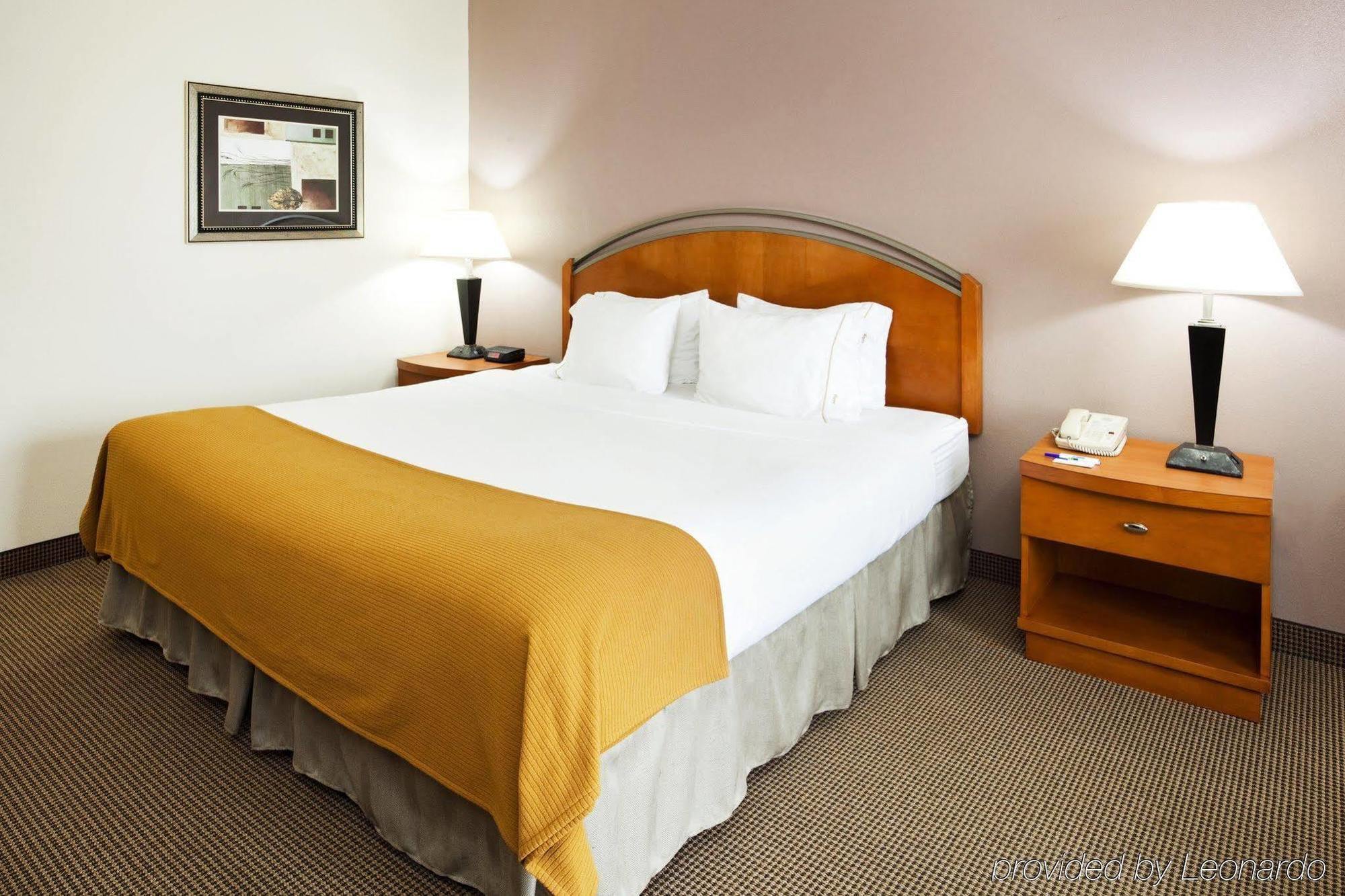 Holiday Inn Express Forest City By Ihg Zewnętrze zdjęcie